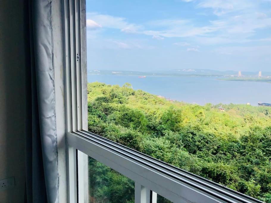 Apartment Lovely 2-bedroom Sea View Serviced Goa Dabolim
