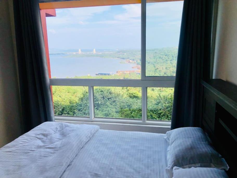 Lovely 2-bedroom Sea View Serviced Goa Apartment *