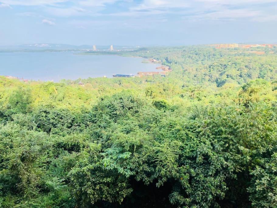 Lovely 2-bedroom Sea View Serviced Goa Apartment Dabolim