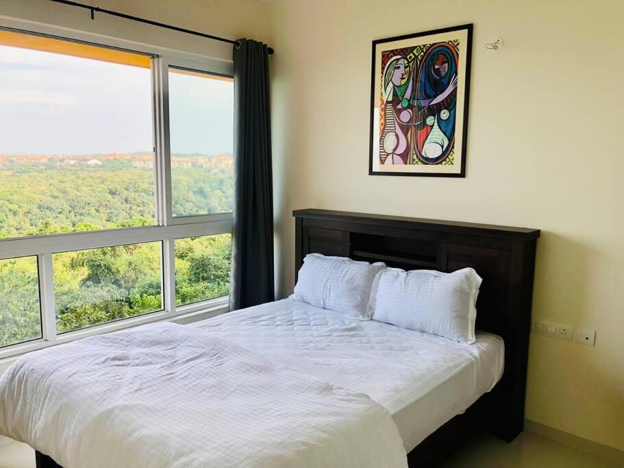 Lovely 2-bedroom Sea View Serviced Goa Apartment *