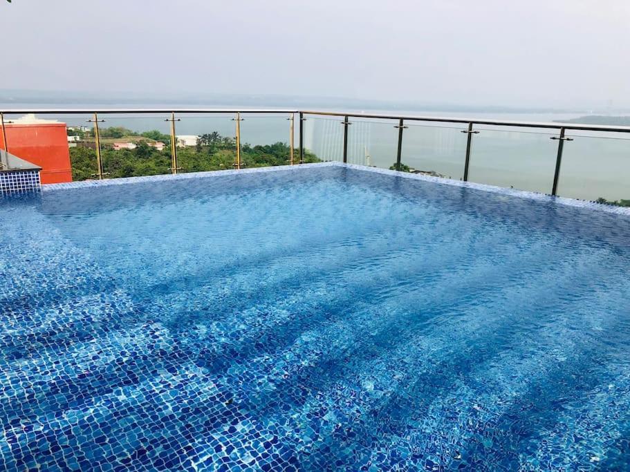 Lovely 2-bedroom Sea View Serviced Goa Dabolim